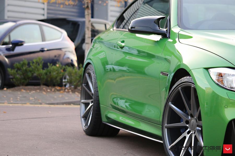 Детали экстерьера BMW M4 Coupe on Vossen Wheels (VFS1) 2016 года  (фото 14 из 22)